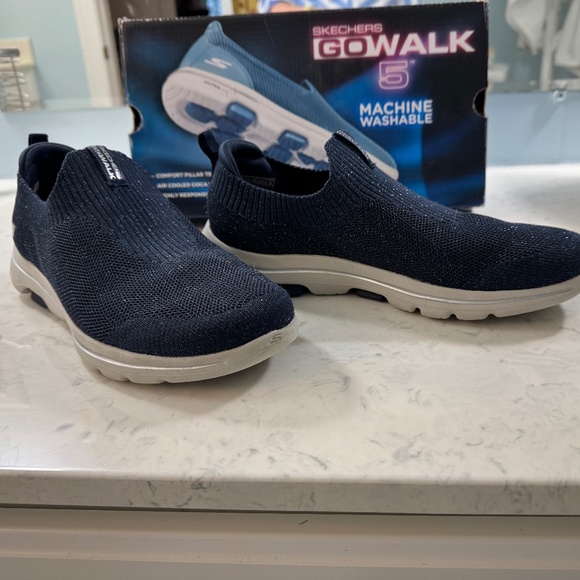 Sketchers Go Walk machine washable navy slip ons, size 8.5 - Picture 1 of 16